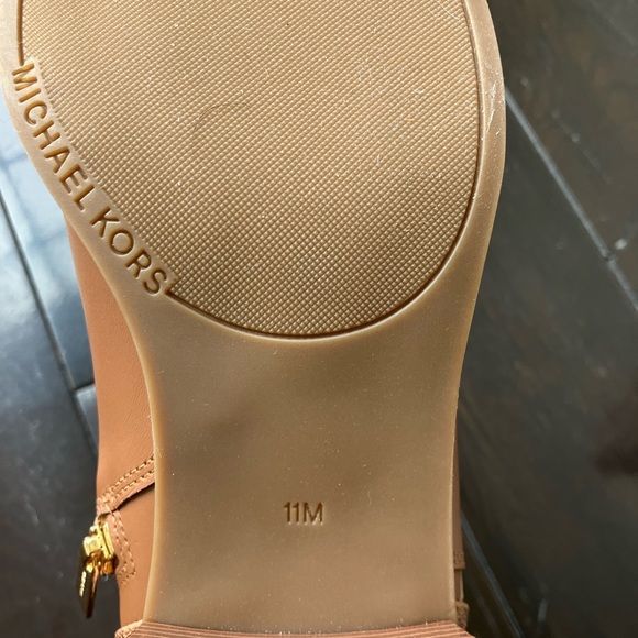 NEW MK Kincaid Leather and Studded Logo Ankle Boot - Picture 7 of 7